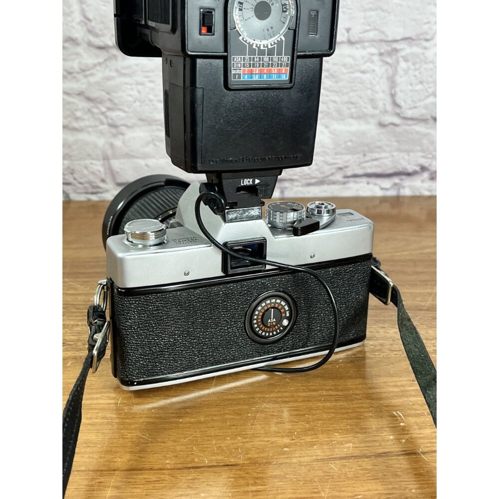 MINOLTA SRT 101 SLR 35mm Film Camera W/ Lens and Flash - Picture 15 of 16